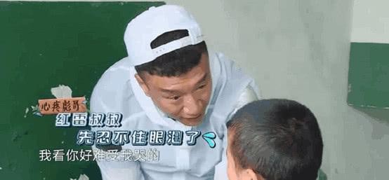 魏大勋12年圆追星梦，和偶像孙红雷同台，一个称呼见真情