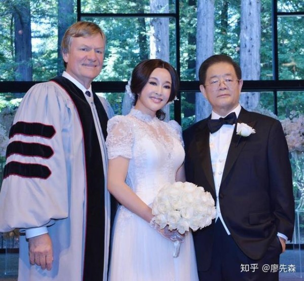 前男友堵门引发风波，刘晓庆保镖果断出手_全面解答落实