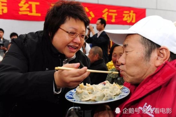 与王菲同居几年，分手后转身恋上韩红，韩红为了他一生不嫁