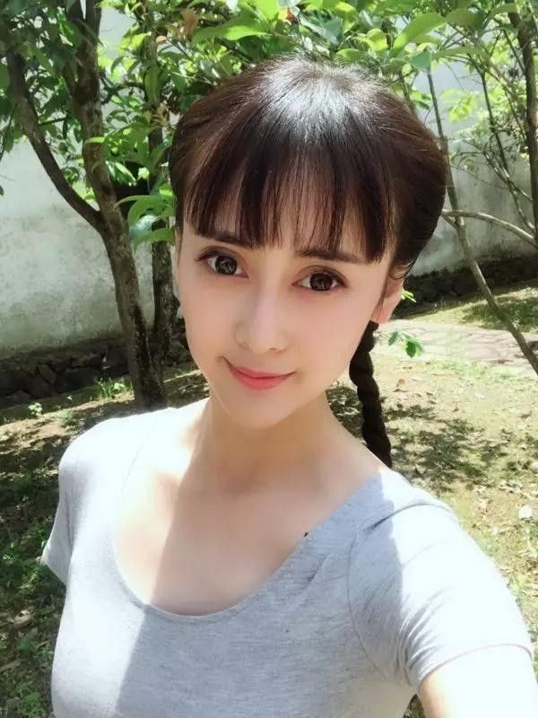 李嘉熙： 出道三年小公主蜕变百变女王