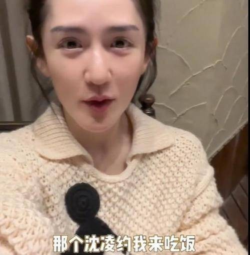 谢娜晒和沈凌线下聚会，吃上万元黑松露，张杰在家照顾三个女儿