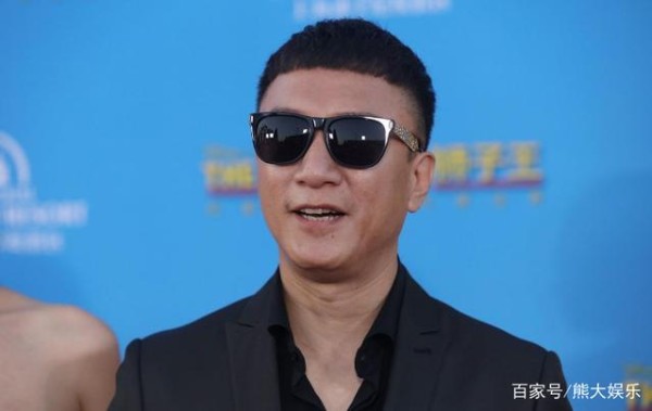 同是48岁男明星，后两位看起来更像是父子关系！