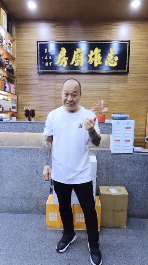 吴志雄的励志人生！5家餐厅接连倒闭，70岁奔赴内地登台赚钱还债