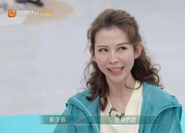 曝蔡少芬抛弃刘銮雄原因：羞耻心强，脱离亲妈掌控，能自力更生