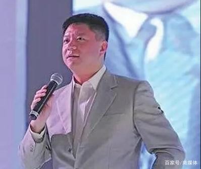 身家百亿，曾与成龙等明星关系亲密，今却沦为老赖，20万都还不起