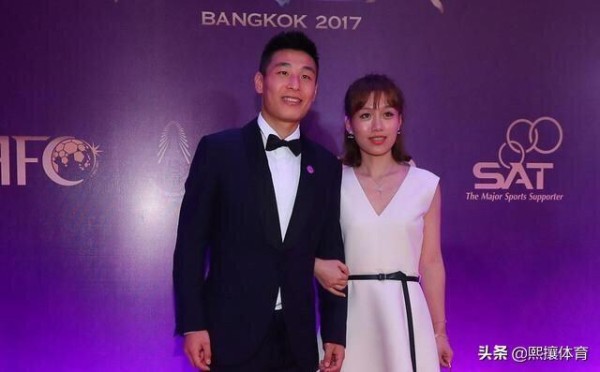 武磊家庭现状：与爱妻结婚4年多，曾低调坐地铁出行，儿女双全