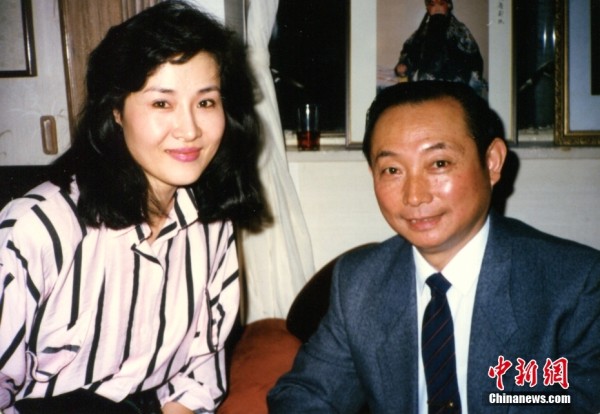 资料图为1988年，香港，梅葆玖（右）与魏海敏合影。 <a target='_blank' href='/'>中新社</a>发 受访者 供图