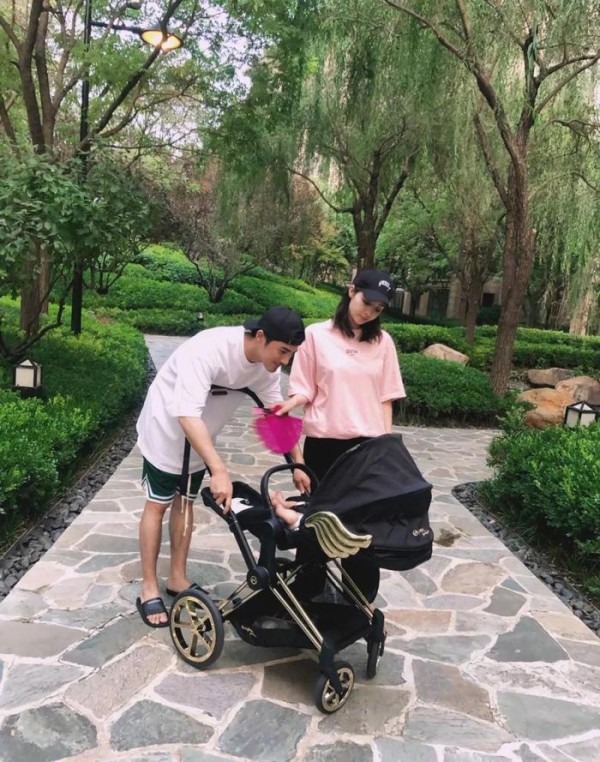 麦迪娜生产过程曝光，姜潮全程贴心陪伴，婆婆的反应太真实