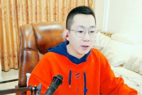 YY王小源回应粉丝，合同到期不会去外站直播，粉丝：明智的选择