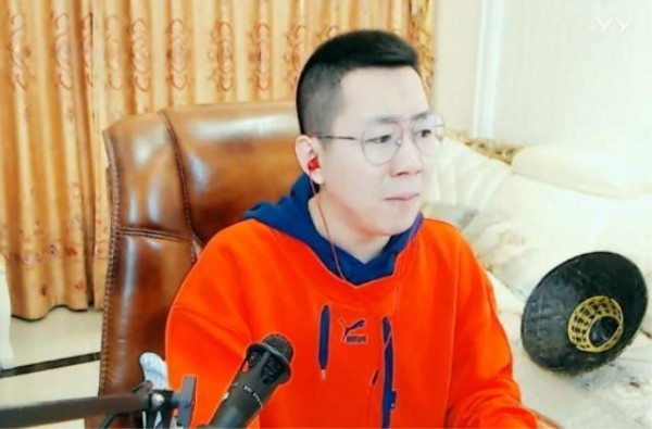 YY王小源回应粉丝，合同到期不会去外站直播，粉丝：明智的选择