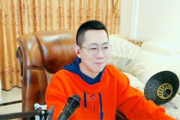 YY王小源回应粉丝，合同到期不会去外站直播，粉丝：明智的选择