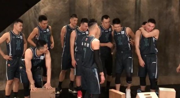 ​CBA全明星，沈梓捷调侃赵睿垫脚，孙悦遭扎心：首发才能坐着拍