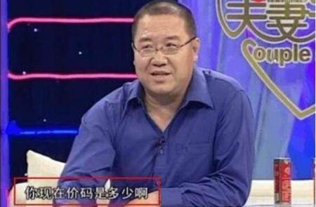 49岁朱之文全家照，成名后妻子大变样，被问出场费回答太诚实