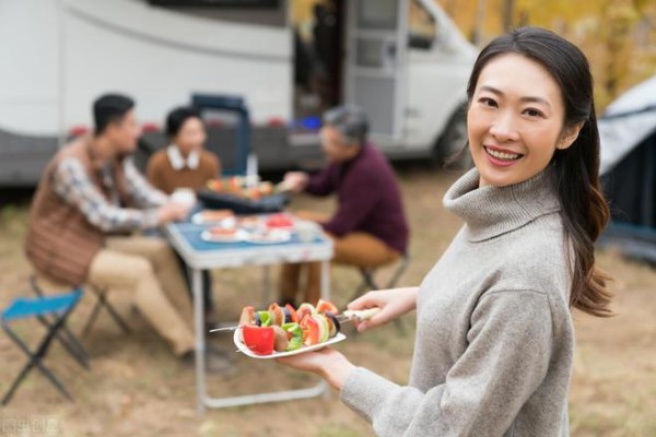 “儿子，你老婆顶撞我你怎么不管”“咱都住人家陪嫁房，忍着吧”