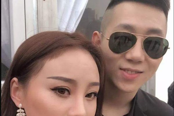 王小源老婆的真实身份 土豪婚礼豪车主播聚集在一起