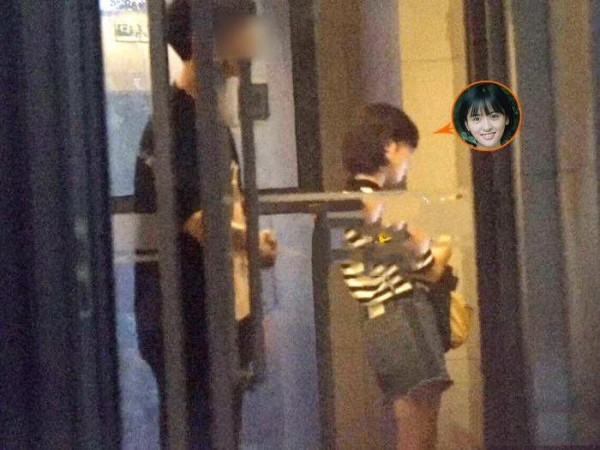 22岁沈月恋情疑曝光，与朋友聚会带神秘男子同回住所全程交流甜蜜