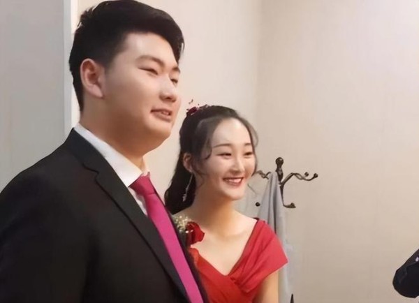 陈亚楠肠子悔青!如果不与小伟离婚，现在仍是直播带货大V,怪谁呢