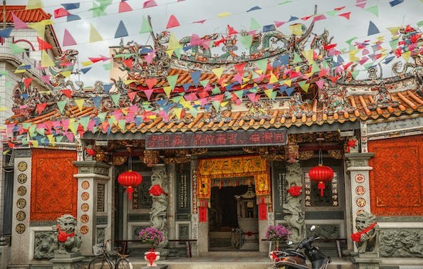 Building, Place of worship, Temple, Architecture, Hindu temple, Shrine, Temple, Chinese architecture, Historic site, Facade, 