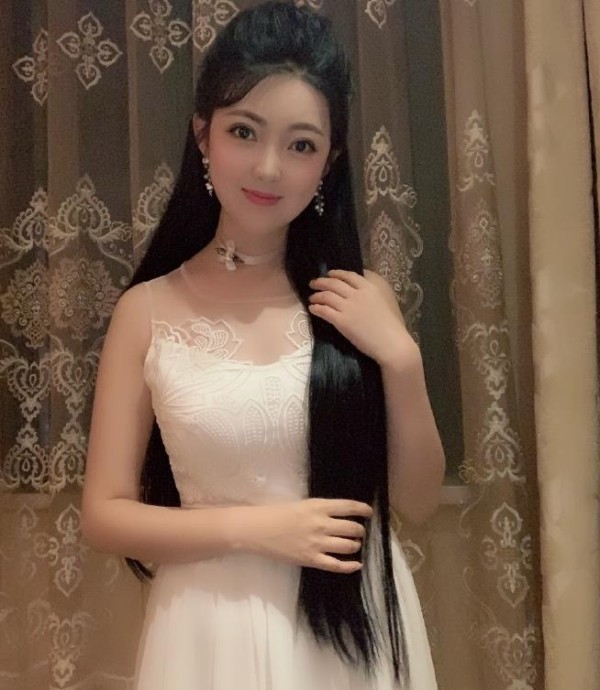 新生代甜歌天后任妙音晒最新美照，网友：人美歌甜，仙女下凡！