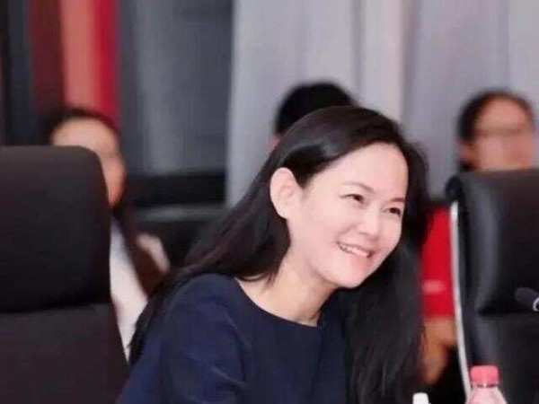 她是李彦宏的旺夫妻，不要一分钱彩礼，让大佬爱了26年