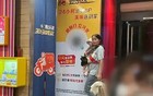 曾被全网心疼的“21岁送外卖单亲妈妈”，开店了！