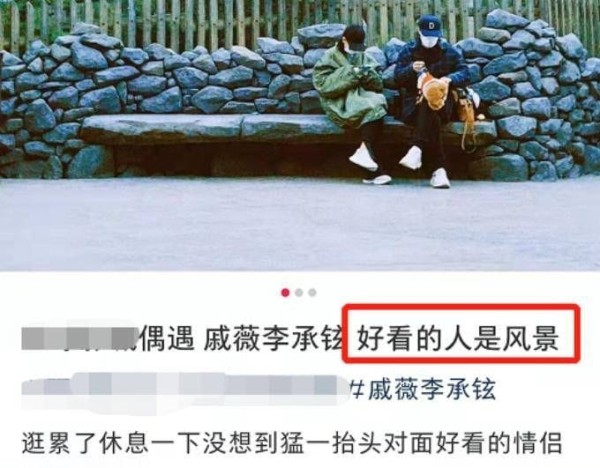 戚薇李承铉带娃逛游乐园！女儿打扮贵气个子高，坐人群中格外抢镜