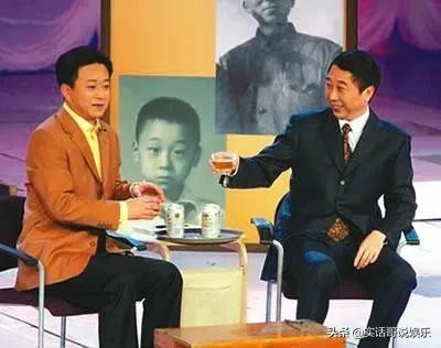 冯巩十大经典相声集（著名相声表演艺术家冯巩在晋中冒雨演出）(4)