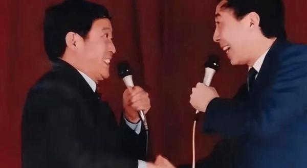 两代相声演员的人生轨迹：牛群与冯巩