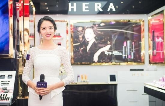 HERA 赫妍品牌好友世界小姐张梓琳亲临杭州银泰专柜