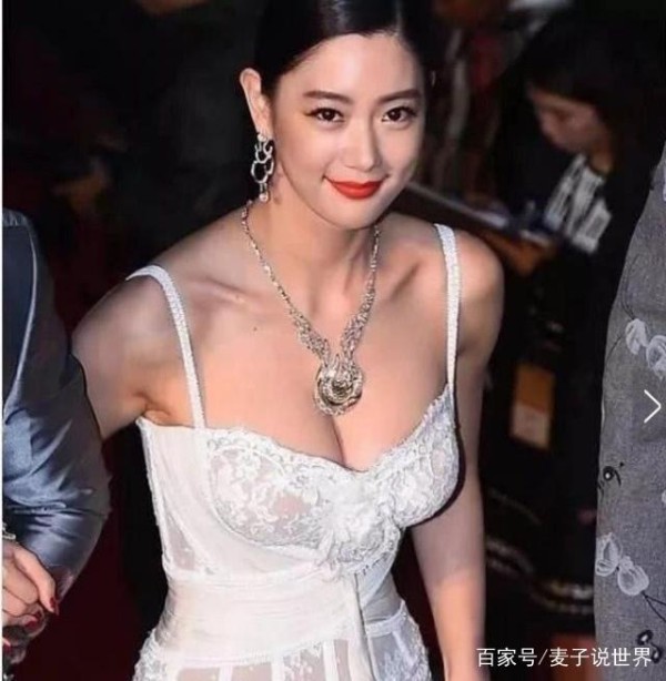 “亚洲第一美女”身材火辣，表白中国男明星，被网友称赞有眼光