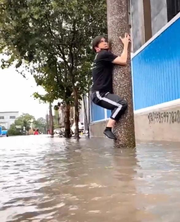 李雨桐与男友情侣装出镜，聊天记录太甜蜜，薛之谦辜负了好女孩？