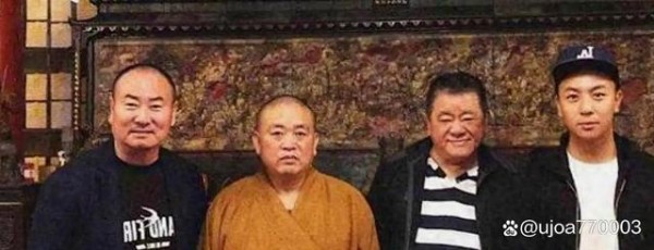 和洪金宝平起平坐，王宝强见了他都要行礼，释小龙背景到底有多深