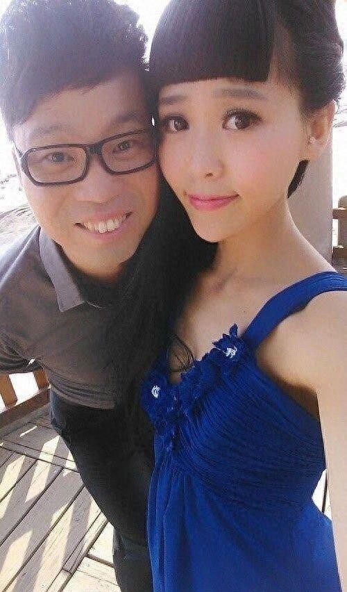 王迅抛弃结婚14年的妻子，转身娶小18岁的王依梓，前妻含恨而终