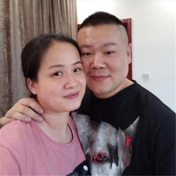 夫妻相明星夫妇，邓超孙俪没什么，看到黄渤老婆：复制粘贴