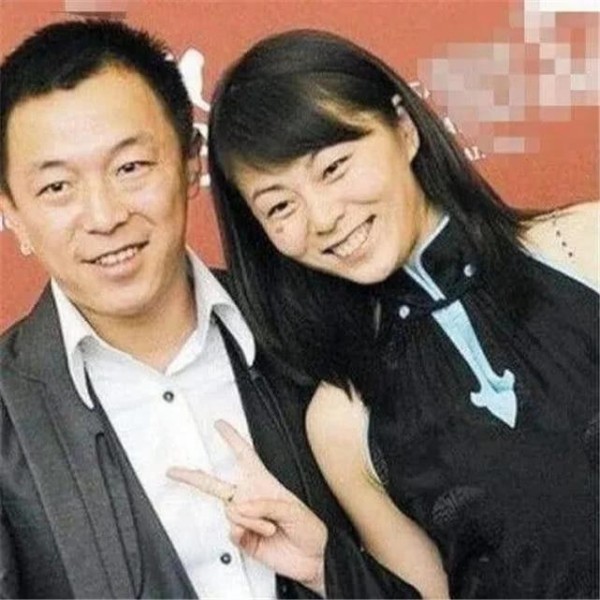 夫妻相明星夫妇，邓超孙俪没什么，看到黄渤老婆：复制粘贴