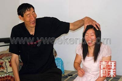 世界第一高人56岁完婚(组图)