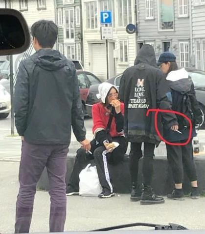 王源后，又一歌手被曝光抽烟，这次不是狗仔而是他的艺人好友