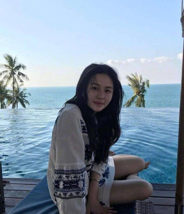 原来邱淑贞的女儿也叫沈月，两个沈月对比之下你更喜欢谁呢？