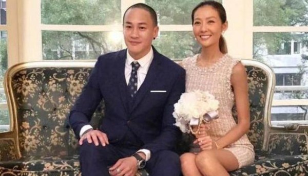 男人不是都喜欢皮肤白的女人吗？这几位男星老婆的皮肤比他们还黑