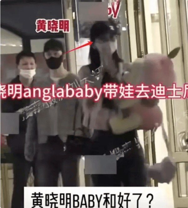 黄晓明陪baby小海绵同游，又与叶珂共进晚餐，后者发文似有深意