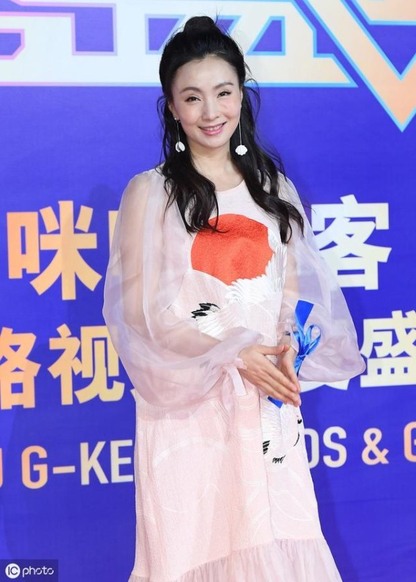 陶虹和陶红完全不一样！一个是导演妻子，另一个至今未结婚