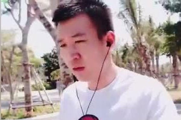 yy小白龙的前妻是谁 他们两个闹到法庭上以后肯定歇菜