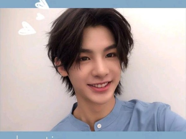 “男生女相”的黄明昊，颜值为什么这么高？