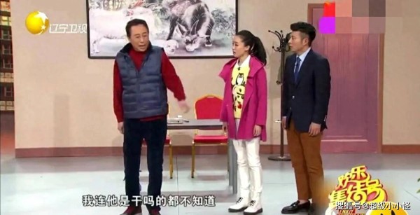 知名相声演员落魄街头卖草莓，路人拍照被要求买两盒！