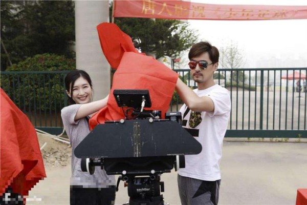兜兜转转还是身边人 胡歌和江疏影秘密闪婚 携手官宣领证再续前缘