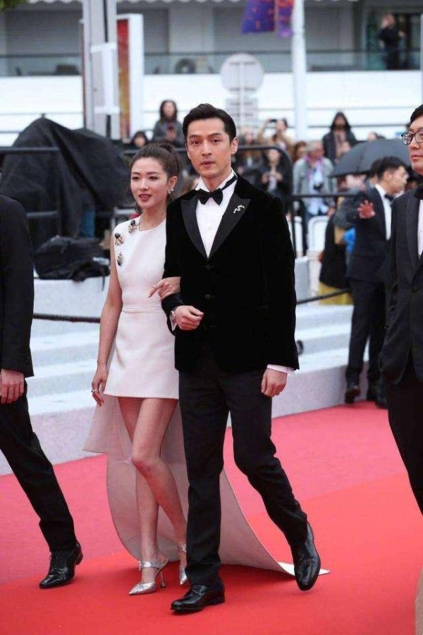 兜兜转转还是身边人 胡歌和江疏影秘密闪婚 携手官宣领证再续前缘
