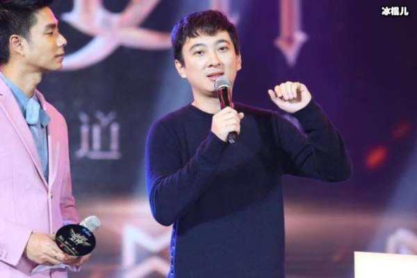 秦奋晒99亿余额