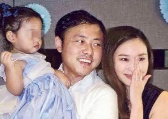 黄毅清曝出纪晓波惊天猛料，黄奕林心如牵扯其中，吴佩慈晒照回怼