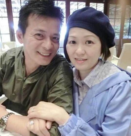 盘点娱乐圈做人不忘本, 辉煌腾达后不抛弃“丑”媳妇的10大男星