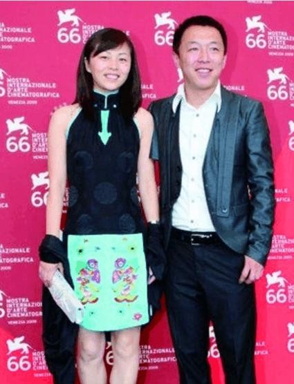盘点娱乐圈做人不忘本, 辉煌腾达后不抛弃“丑”媳妇的10大男星